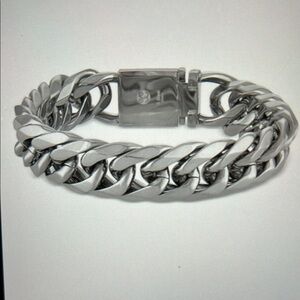 Esquire curb link bracelet NWT
STAINLESS STEEL